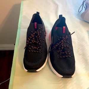 Sketchers running shoes